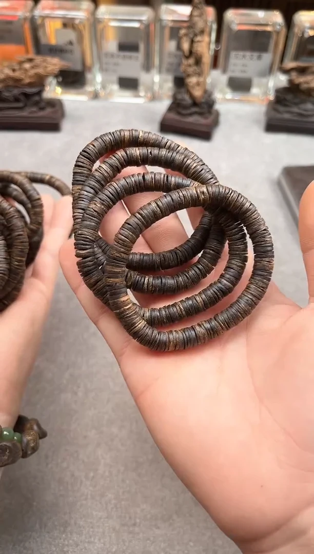 【闪购商品】沉香手串13号沉水红骨凹身多样性发货1条