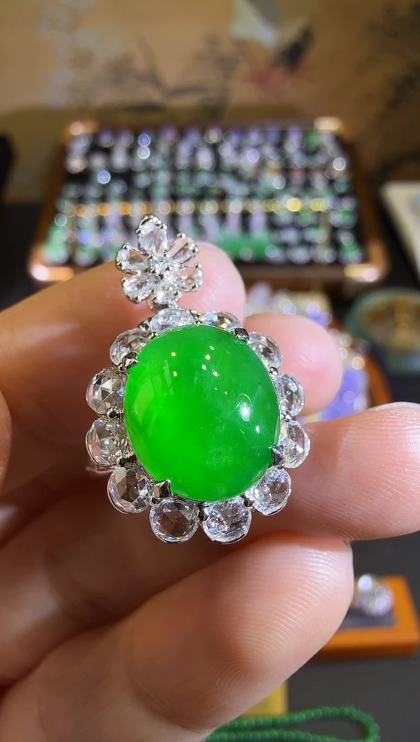 【闪购商品】翡翠戒指18K金镶嵌满绿蛋面戒指吊坠两用款