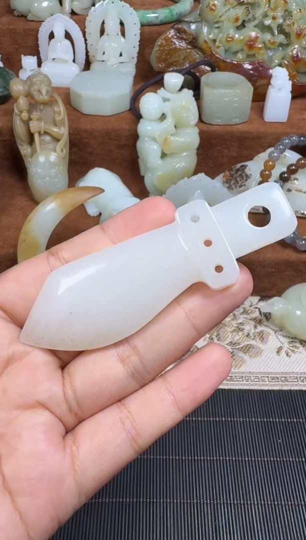 颈饰未镶嵌和田玉1