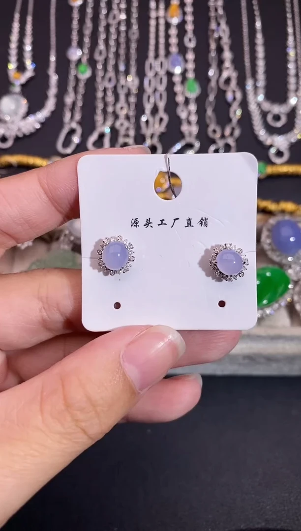 颈饰18K金镶嵌翡翠耳饰