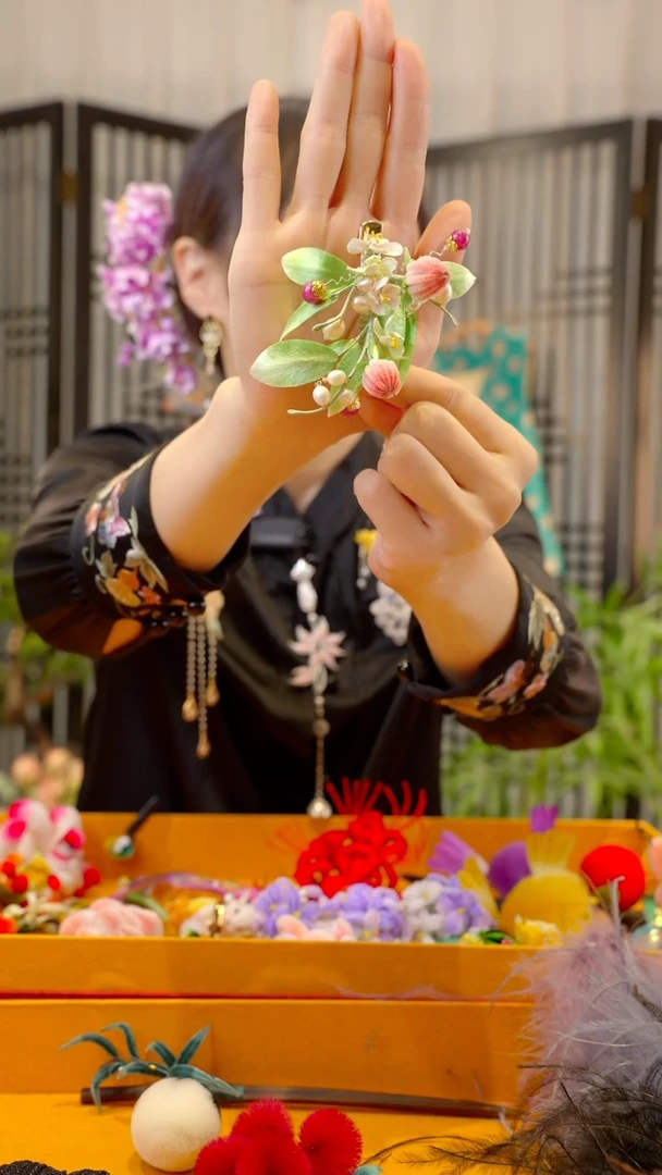 织绣C****.非遗手工绒花饰品改懒人夹