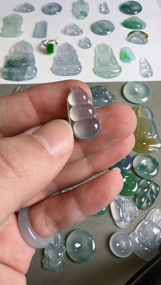 吊坠(不含链)未镶嵌翡翠.