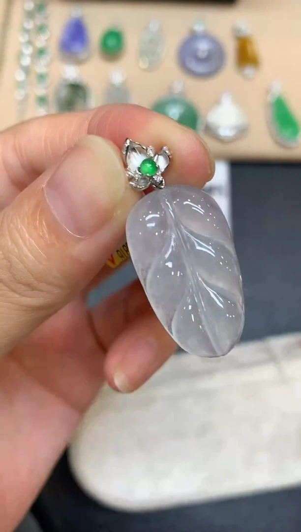 颈饰18K金镶嵌翡翠树叶【无服务费