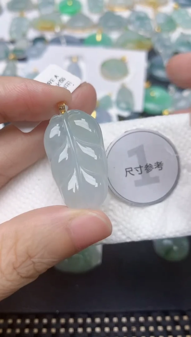 翡翠18K金镶嵌颈饰天然缅甸A货翡翠