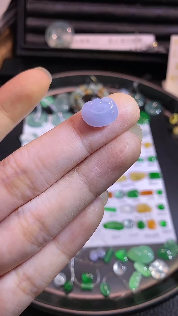 翡翠挂件未镶嵌如意
