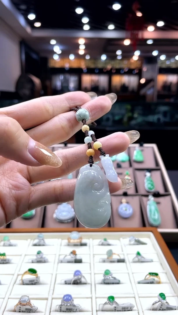 【闪购商品】翡翠颈饰未镶嵌如意