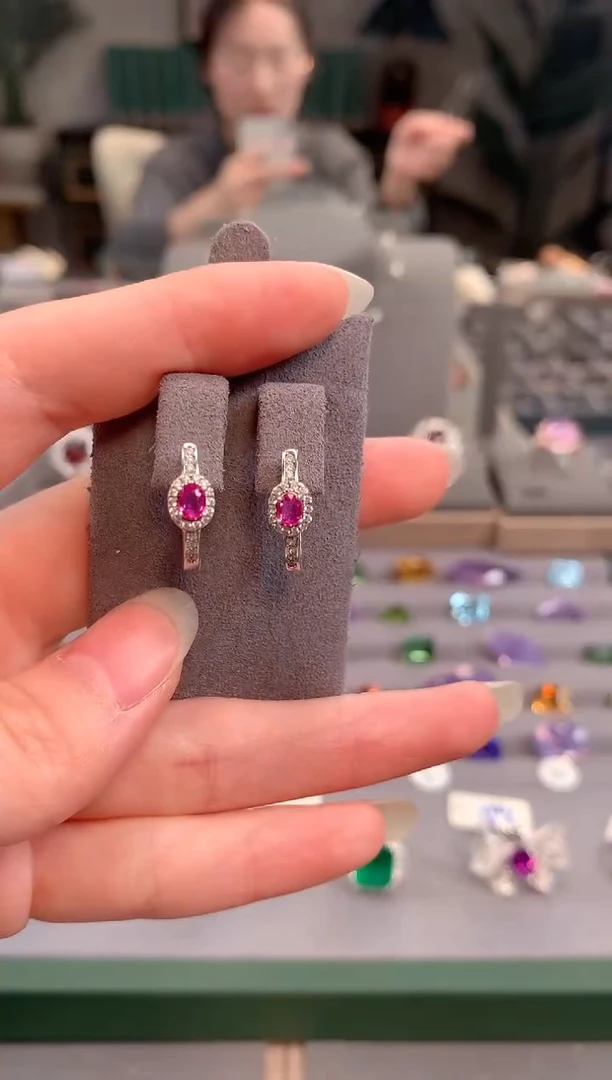 【闪购商品】红宝石耳饰银S925镶嵌无烧红宝石