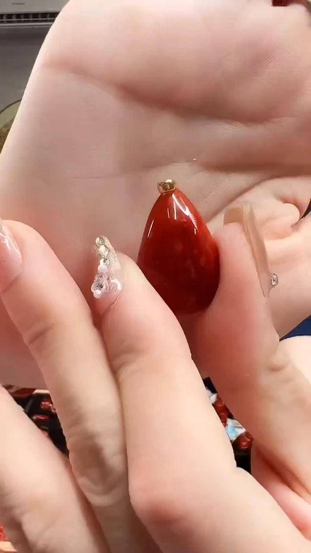吊坠(不含链)18K金镶嵌南红玛瑙/水滴