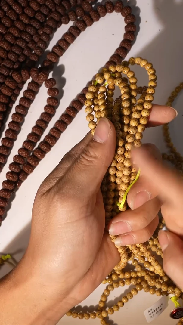 星月菩提吊坠5.5mm左右星月鸡油黄圆珠长串