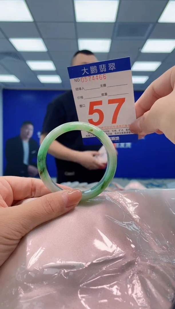 翡翠手镯未镶嵌AAAAAAAA