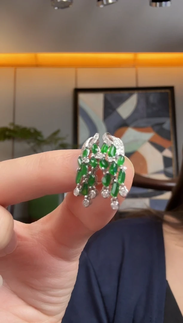 18K金镶嵌翡翠耳饰435随形一对