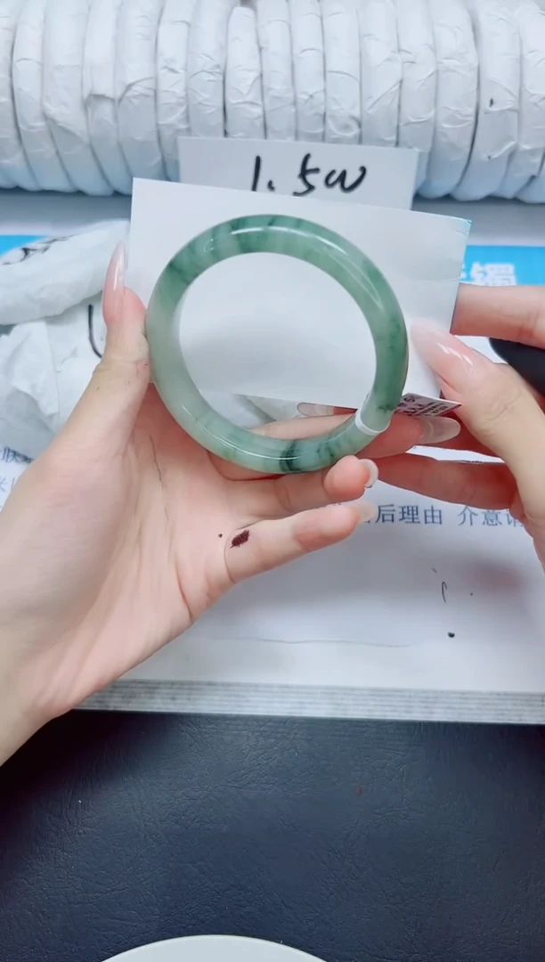 石英质玉手镯未镶嵌213/54.4