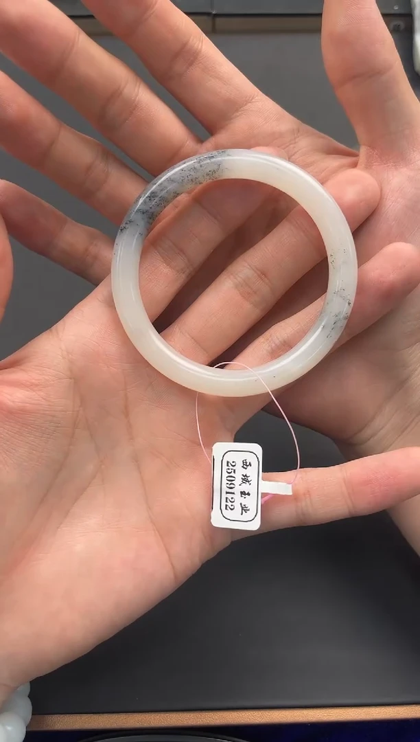 未镶嵌手串和田玉和田黑山青花手镯卡57.7微色差