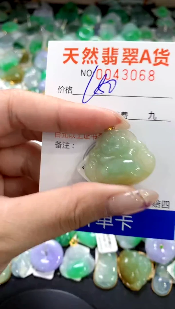 翡翠18K金镶嵌颈饰1111111111111111