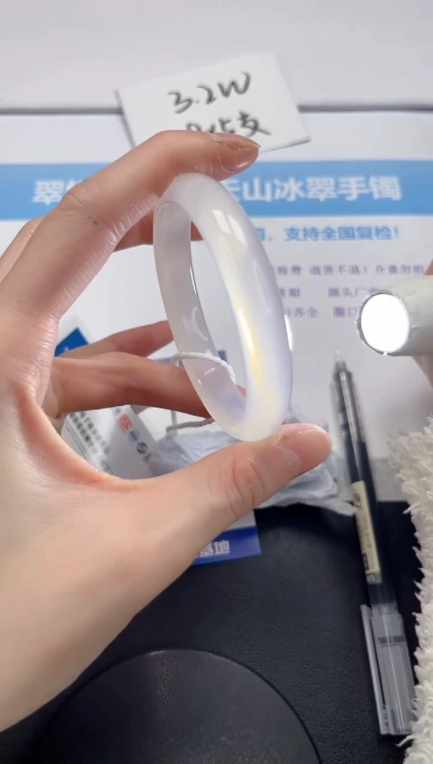 【闪购商品】石英质玉手镯未镶嵌V179-57.3