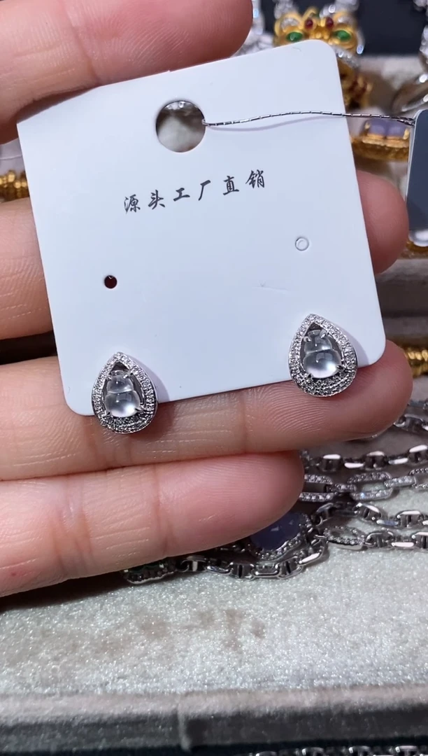 18K金镶嵌翡翠耳饰耳饰