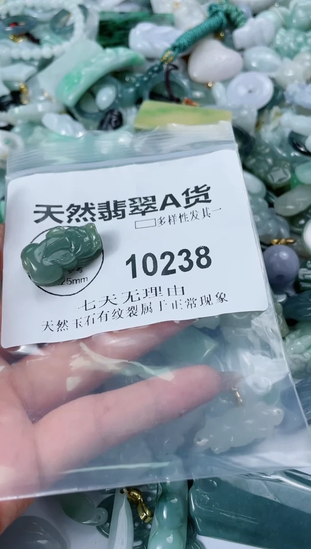翡翠未镶嵌颈饰闪购商品 10238  多样性发其一