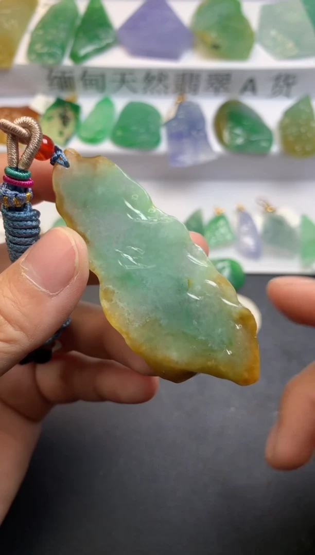 颈饰未镶嵌翡翠