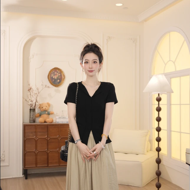 Basic House/百家好2025新款夏季时尚气质显瘦V领针织衫女NX779