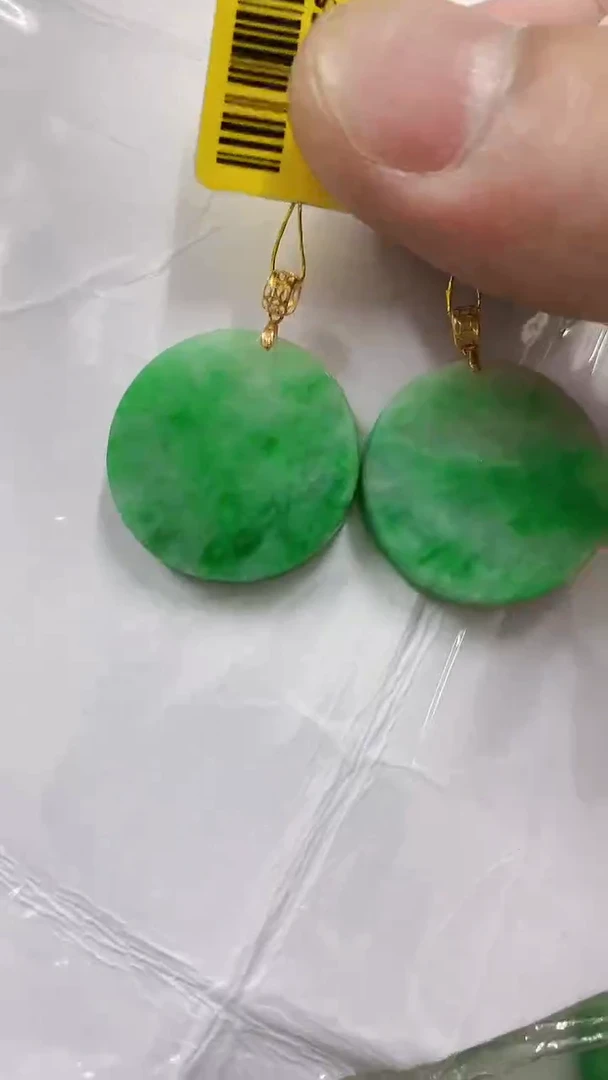 翡翠18K金镶嵌颈饰多样性发货其中一件