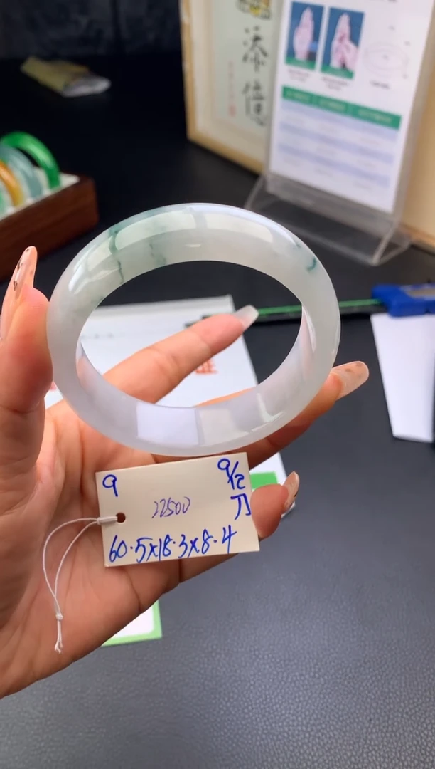 未镶嵌手镯翡翠假一赔三   手镯