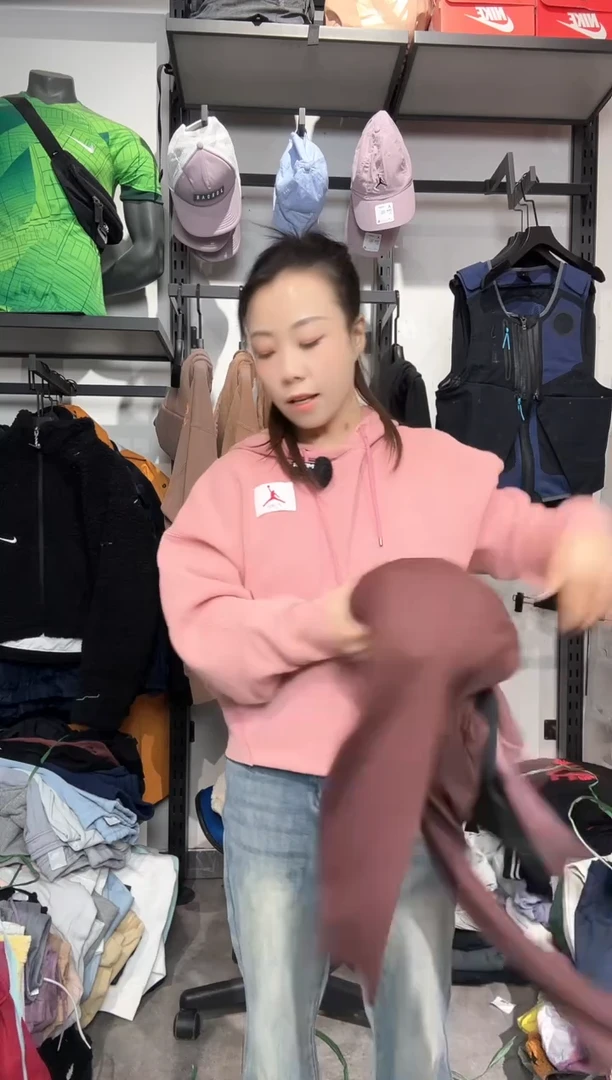 1195编码 瑕疵款直播间过款为准 尺码    身高  M 3