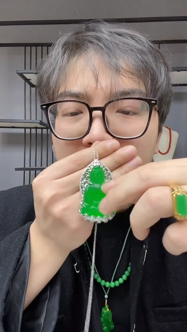 【闪购商品】翡翠颈饰合金观音