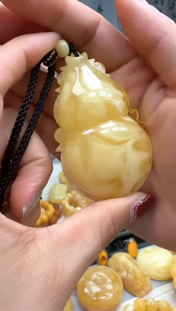 【闪购商品】琥珀裸石未镶嵌挂坠