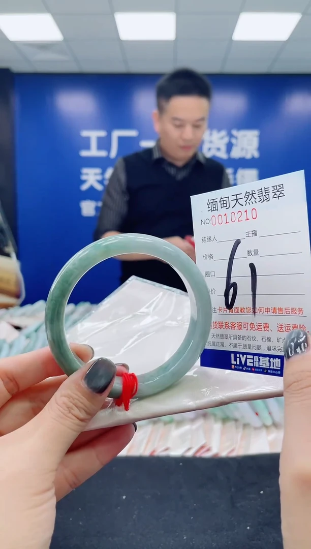 未镶嵌手镯翡翠天然翡翠手镯