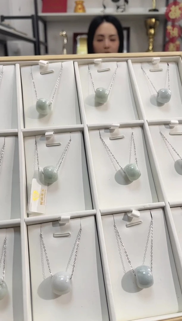 颈饰钛钢翡翠天然缅甸翡翠A货 路路通转运珠(多样性发其一)