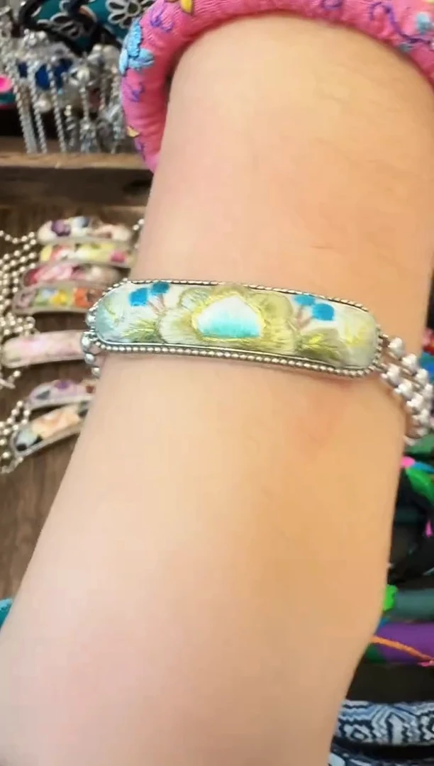 织绣云织谣民族风精美饰品   114