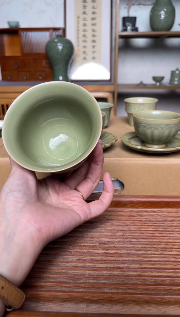 瓷器耀州窑莲瓣纹大主人杯  微瑕