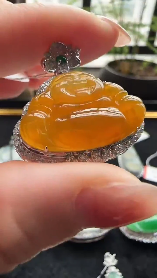 【闪购商品】翡翠吊坠(不含链)18K金镶嵌天然缅甸翡翠A货冰黄翡佛公