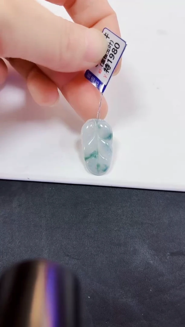 颈饰未镶嵌翡翠挂件