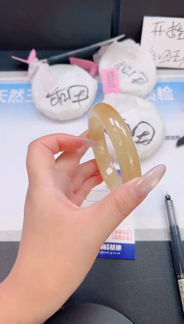 未镶嵌手镯石英质玉16T11-60