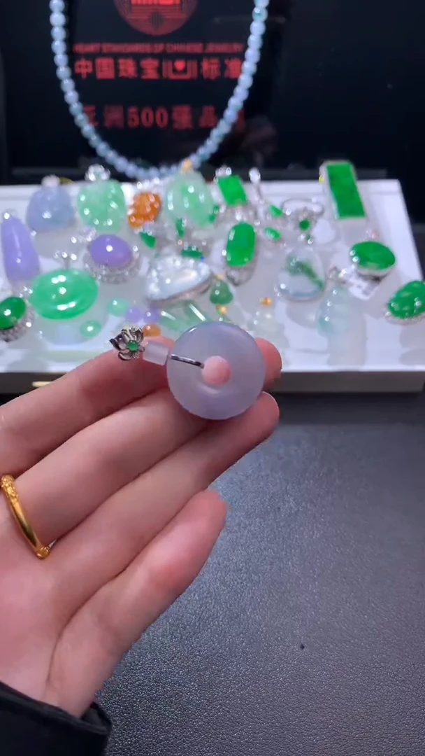 颈饰未镶嵌翡翠