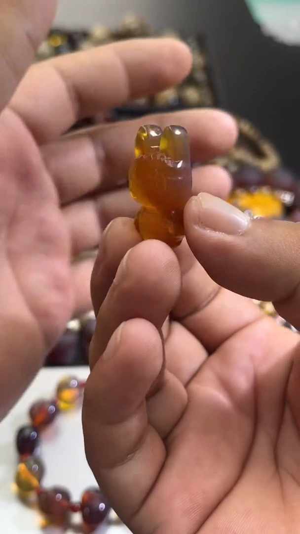 未镶嵌琥珀裸石15