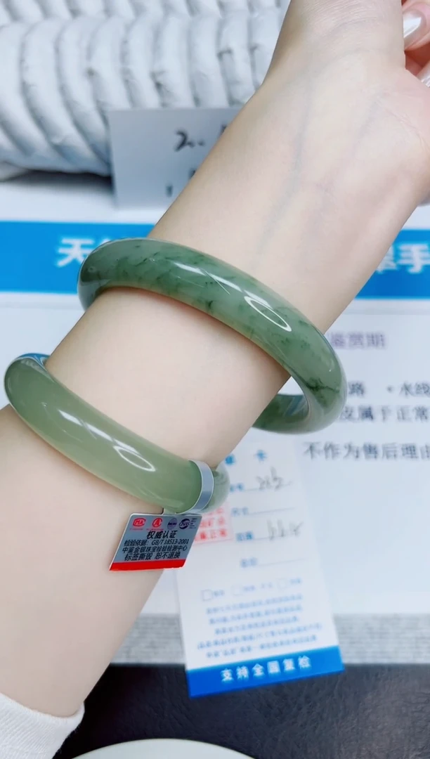 未镶嵌手镯石英质玉203/66.4