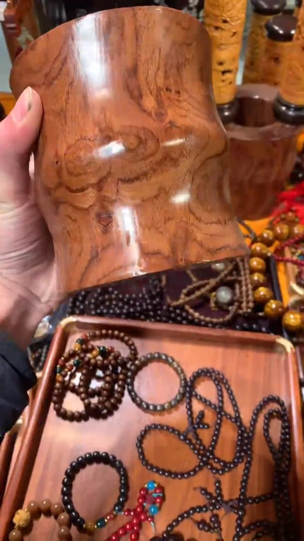 【闪购商品】花梨木类木雕笔筒