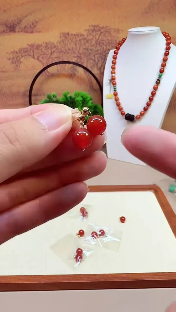 14K金镶嵌南红玛瑙耳饰E198
