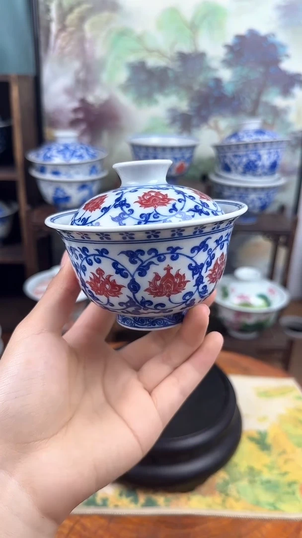 陶瓷青花釉里红缠枝莲两才盖碗