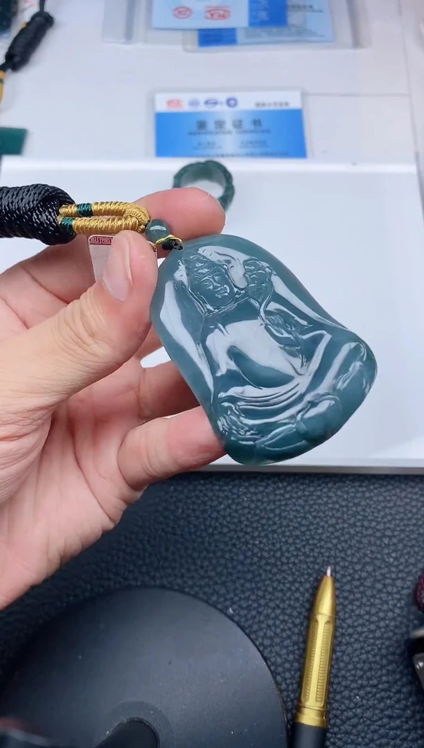 颈饰未镶嵌翡翠
