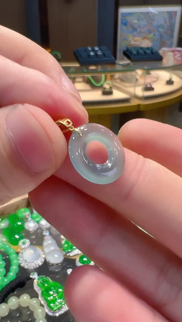 翡翠18K金镶嵌吊坠(不含链)多样性发其一