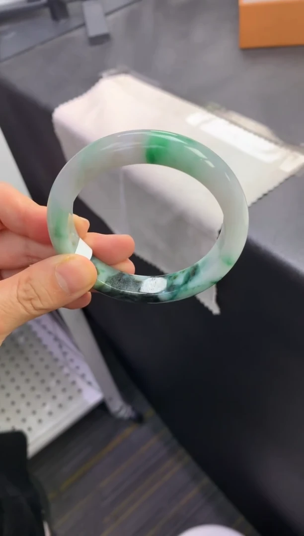 未镶嵌手镯翡翠退货需手镯吊牌标签完好