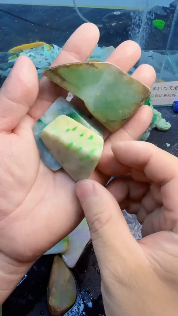 翡翠挂件未镶嵌天然翡翠099