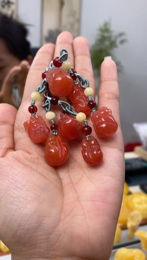 【闪购商品】琥珀裸石未镶嵌天然琥珀蜜蜡貔貅手机链选一