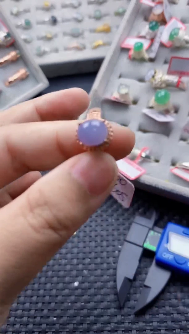 翡翠戒指未镶嵌2400000   59