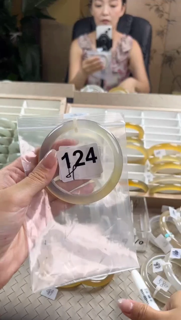 手镯玛瑙/玉髓未镶嵌H***i124