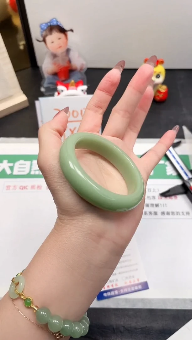 【闪购商品】石英质玉手镯未镶嵌62-55