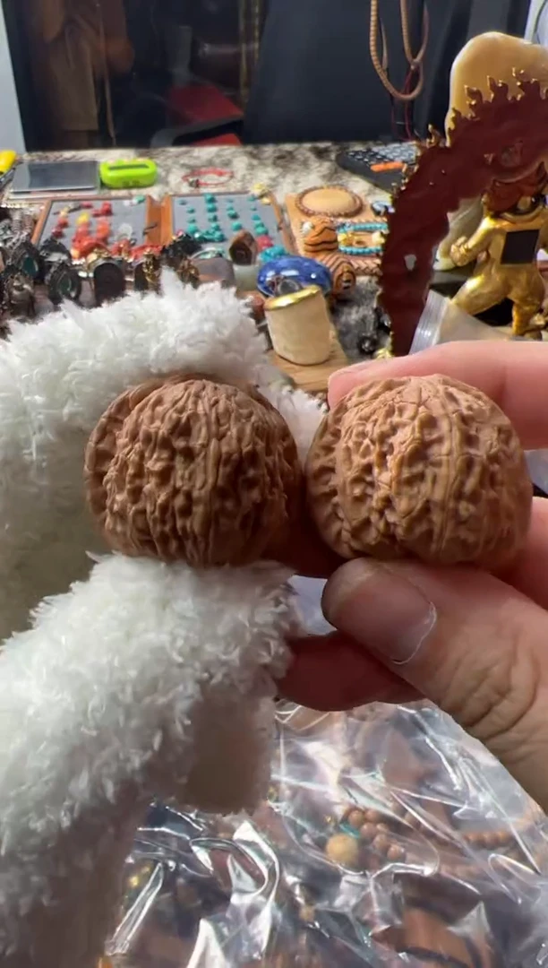 【闪购商品】文玩核桃吊坠三角白狮子手捻ylp